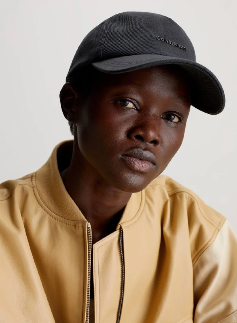 كالفن كلاين قبعة من قماش الكانفاس القطني